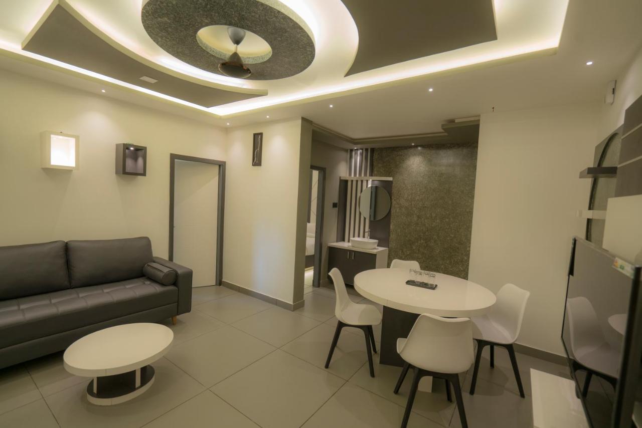 Bbc Luxury Apartments Perintalmanna Buitenkant foto